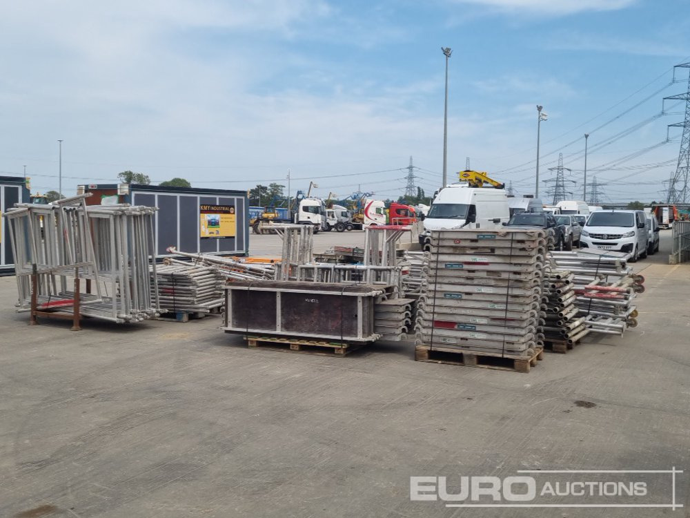 Bundle of Folding Aluminium Scaffolding (5 of), Bundle of Folding Fiberglass Scaffolding, Bundle of Aluminium Scaffolding (3 of), Aluminium Staging Boards (3 of) - Construction equipment: picture 1 Bundle of Folding Aluminium Scaffolding (5 of), Bundle of Folding Fiberglass Scaffolding, Bundle of Aluminium Scaffolding (3 of), Aluminium Staging Boards (3 of) - Construction equipment: picture 1