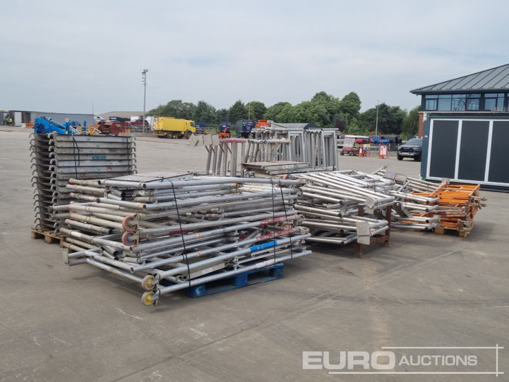 Bundle of Folding Aluminium Scaffolding (5 of), Bundle of Folding Fiberglass Scaffolding, Bundle of Aluminium Scaffolding (3 of), Aluminium Staging Boards (3 of) - Construction equipment: picture 3 Bundle of Folding Aluminium Scaffolding (5 of), Bundle of Folding Fiberglass Scaffolding, Bundle of Aluminium Scaffolding (3 of), Aluminium Staging Boards (3 of) - Construction equipment: picture 3