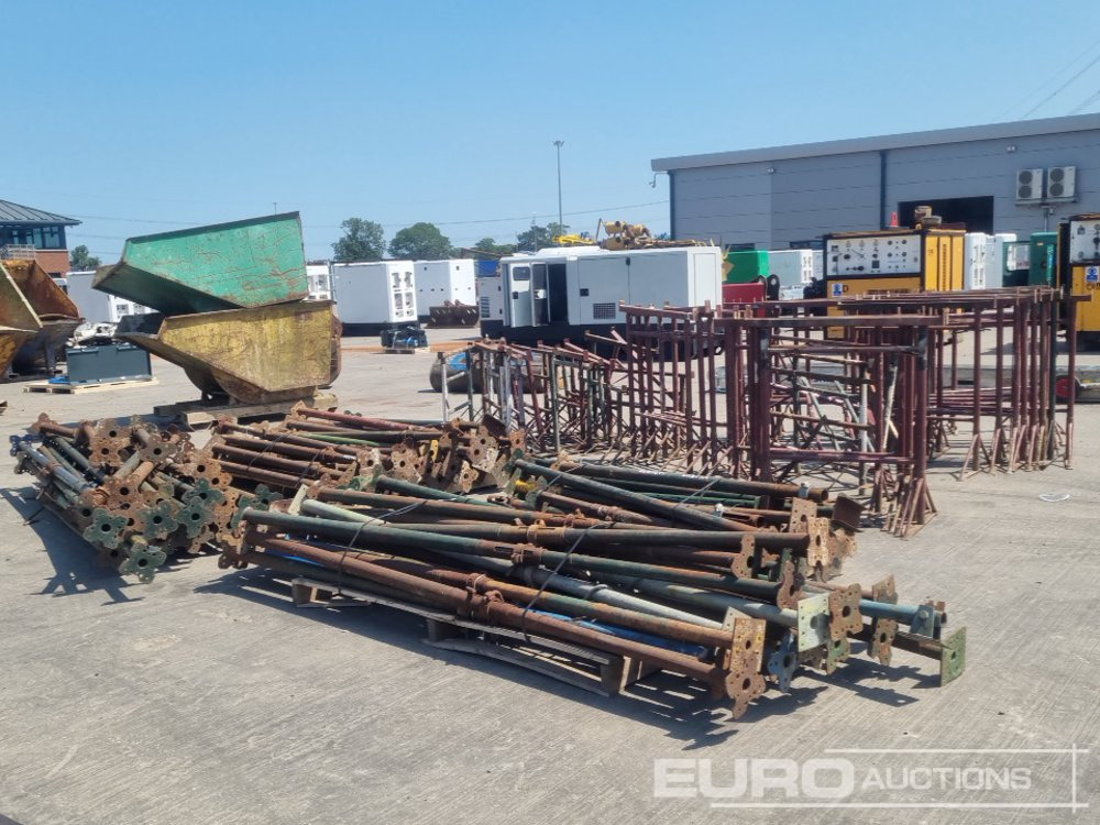 Bundle of Trestles (3 of), Bundle of Acro Props (4 of) - Construction equipment: picture 1 Bundle of Trestles (3 of), Bundle of Acro Props (4 of) - Construction equipment: picture 1