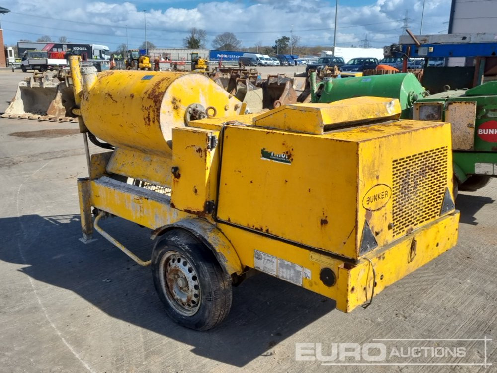 Bunker Single Axle Concrete Mixing Pump, Kubota Engine - Concrete pump truck: picture 3 Bunker Single Axle Concrete Mixing Pump, Kubota Engine - Concrete pump truck: picture 3