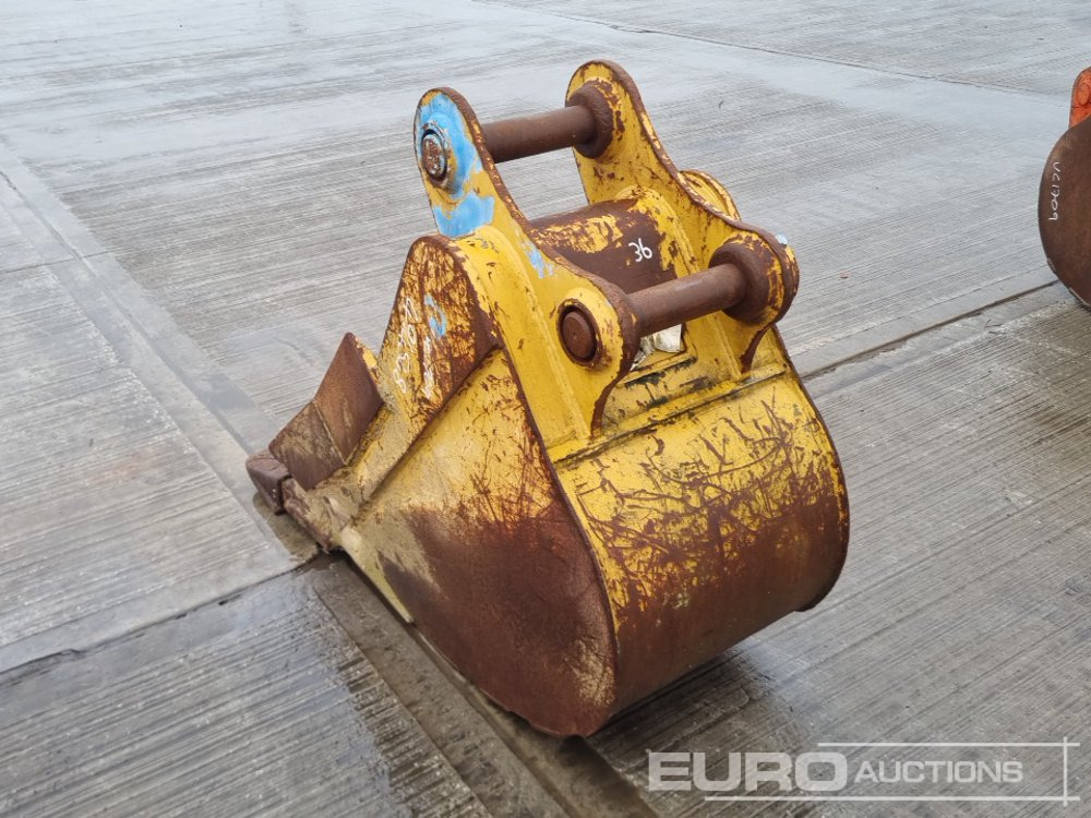 CAT 24" Digging Bucket 65mm Pin to suit 13 Ton Excavator - Bucket: picture 3 CAT 24" Digging Bucket 65mm Pin to suit 13 Ton Excavator - Bucket: picture 3
