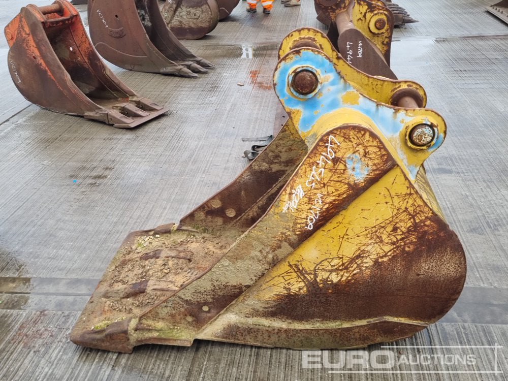 CAT 28" Digging Bucket 65mm Pin to suit 13 Ton Excavator - Bucket: picture 2 CAT 28" Digging Bucket 65mm Pin to suit 13 Ton Excavator - Bucket: picture 2