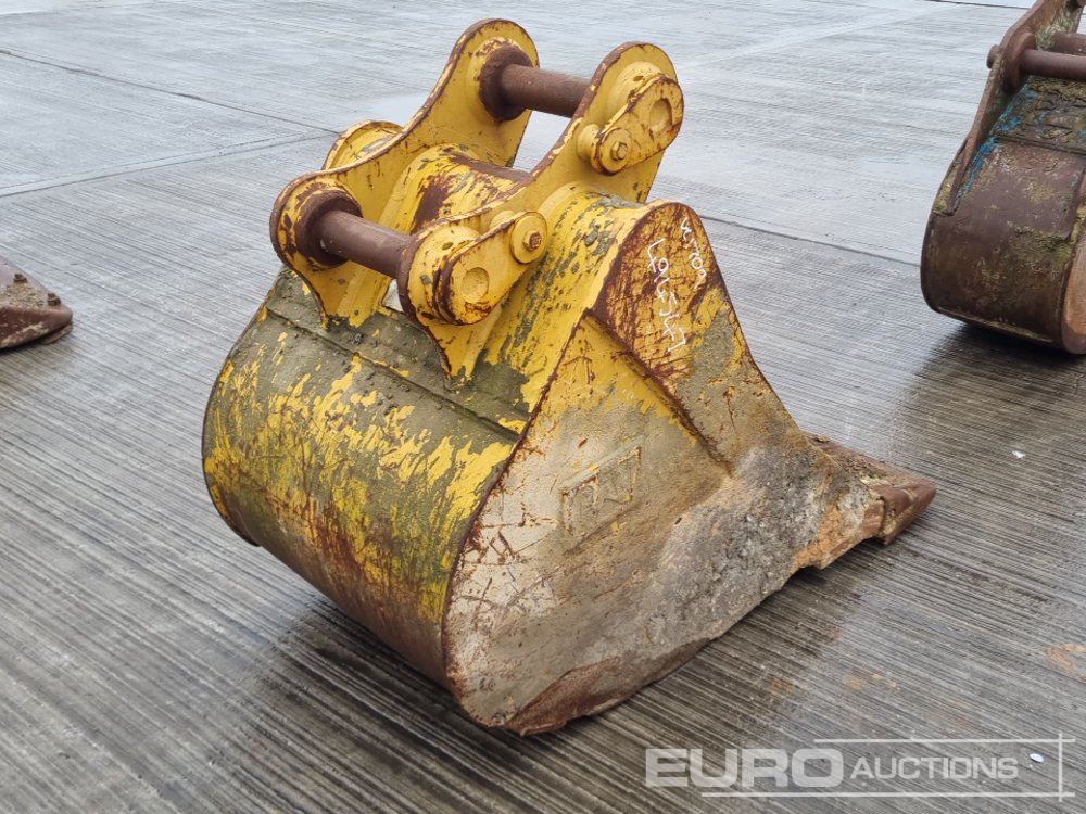 CAT 28" Digging Bucket 65mm Pin to suit 13 Ton Excavator - Bucket: picture 5 CAT 28" Digging Bucket 65mm Pin to suit 13 Ton Excavator - Bucket: picture 5