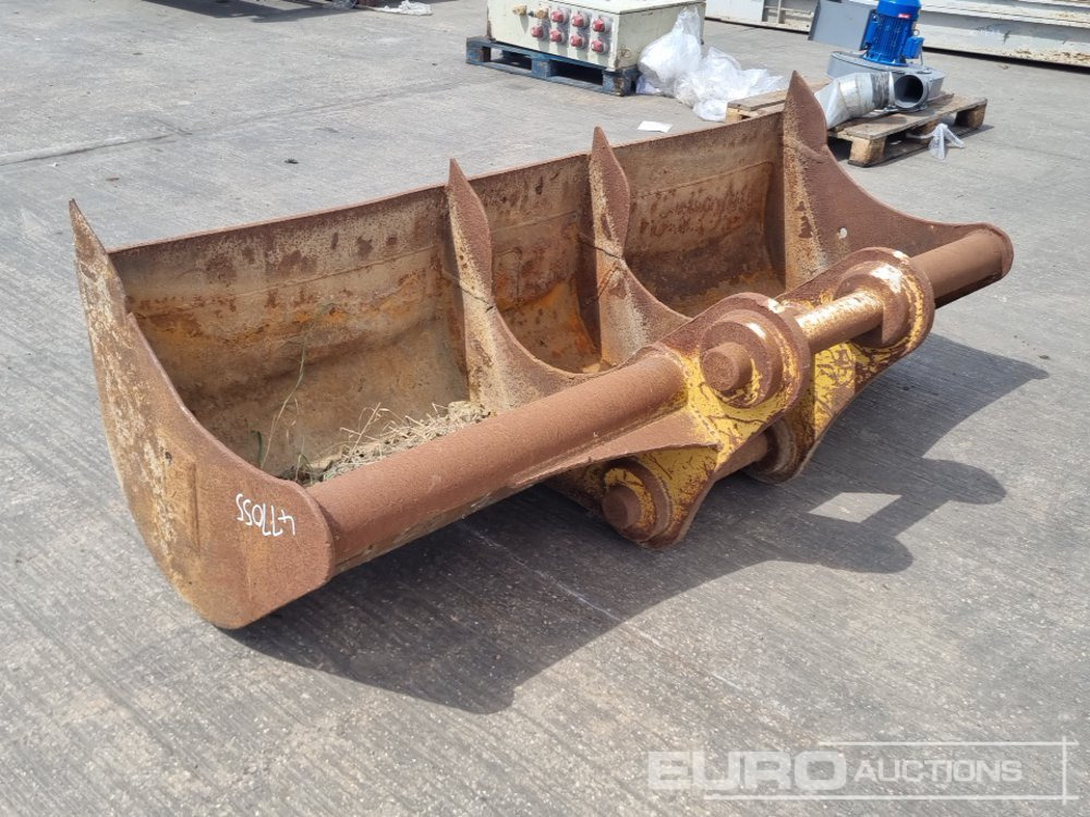 CAT 82" Ditching Bucket 80mm Pin to suit 20 Ton Excavator - Bucket: picture 3 CAT 82" Ditching Bucket 80mm Pin to suit 20 Ton Excavator - Bucket: picture 3