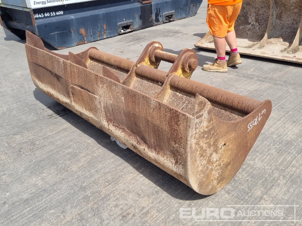 CAT 82" Ditching Bucket 80mm Pin to suit 20 Ton Excavator - Bucket: picture 1 CAT 82" Ditching Bucket 80mm Pin to suit 20 Ton Excavator - Bucket: picture 1