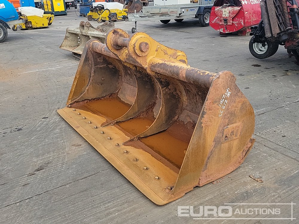 CAT 84" Ditching Bucket 80mm Pin to suit 20 Ton Excavator - Bucket: picture 1 CAT 84" Ditching Bucket 80mm Pin to suit 20 Ton Excavator - Bucket: picture 1
