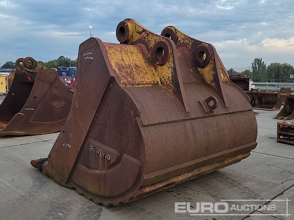 CAT 86" Digging Bucket 130mm Pin to suit 70 Ton Excavator - Bucket: picture 3 CAT 86" Digging Bucket 130mm Pin to suit 70 Ton Excavator - Bucket: picture 3