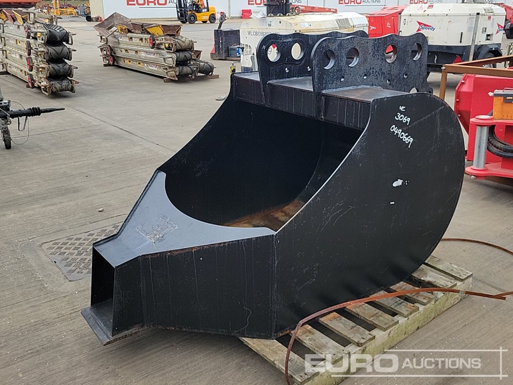 Concrete Pouring Bucket 80mm Pin to suit 20 Ton Excavator - Bucket: picture 1 Concrete Pouring Bucket 80mm Pin to suit 20 Ton Excavator - Bucket: picture 1