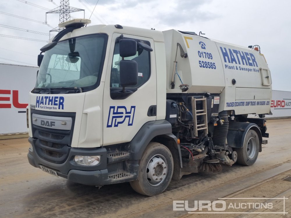 DAF LF220 - Road sweeper: picture 1 DAF LF220 - Road sweeper: picture 1