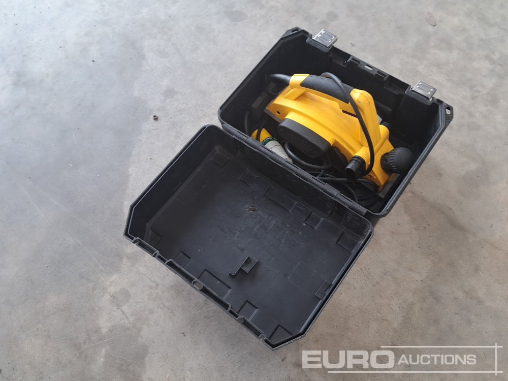 Dewalt DW678L 110 Volt Planer - Construction equipment: picture 5 Dewalt DW678L 110 Volt Planer - Construction equipment: picture 5