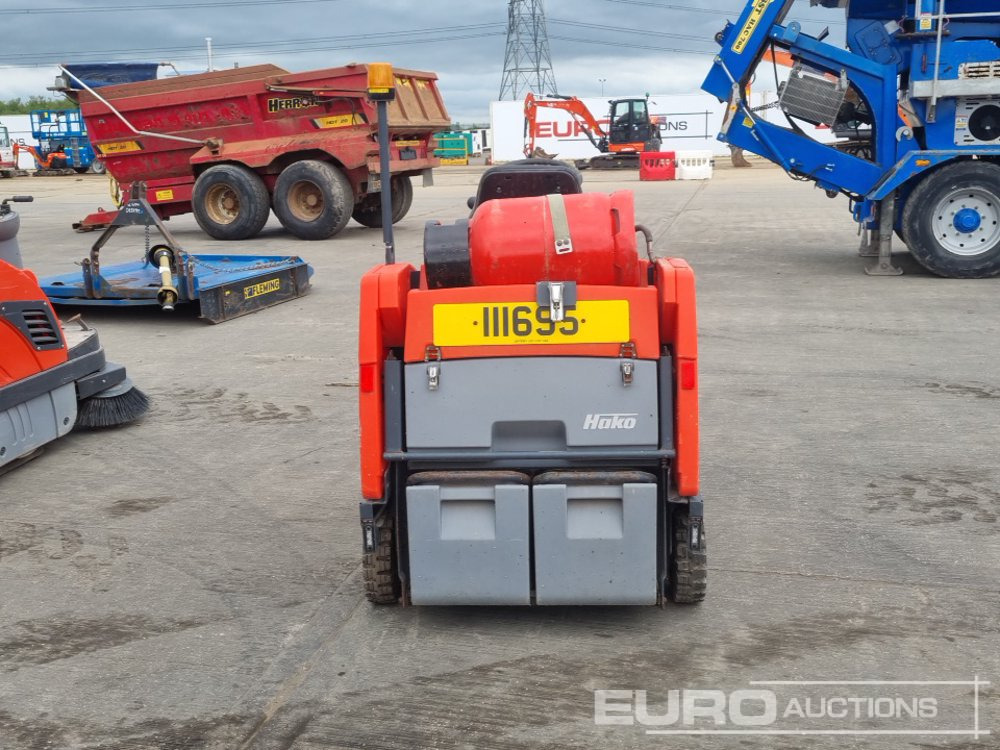Hako Gas Ride on Floor Cleaner (Non Runner) - Industrial sweeper: picture 4 Hako Gas Ride on Floor Cleaner (Non Runner) - Industrial sweeper: picture 4