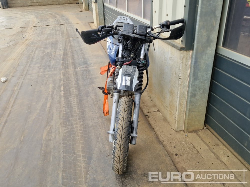 Hartford Petrol Motorcycle (Non Runner) - Motorcycle: picture 4 Hartford Petrol Motorcycle (Non Runner) - Motorcycle: picture 4