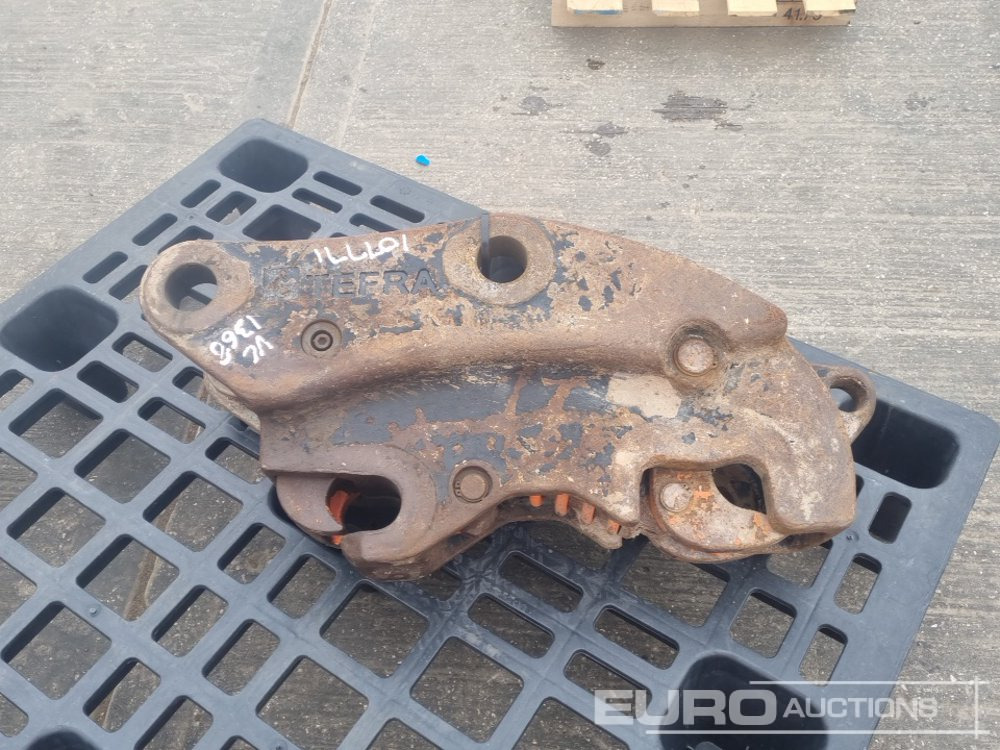 Hill Hydraulic Double Lock QH 50mm Pin to suit 6-8 Ton Excavator - Quick coupler: picture 2 Hill Hydraulic Double Lock QH 50mm Pin to suit 6-8 Ton Excavator - Quick coupler: picture 2