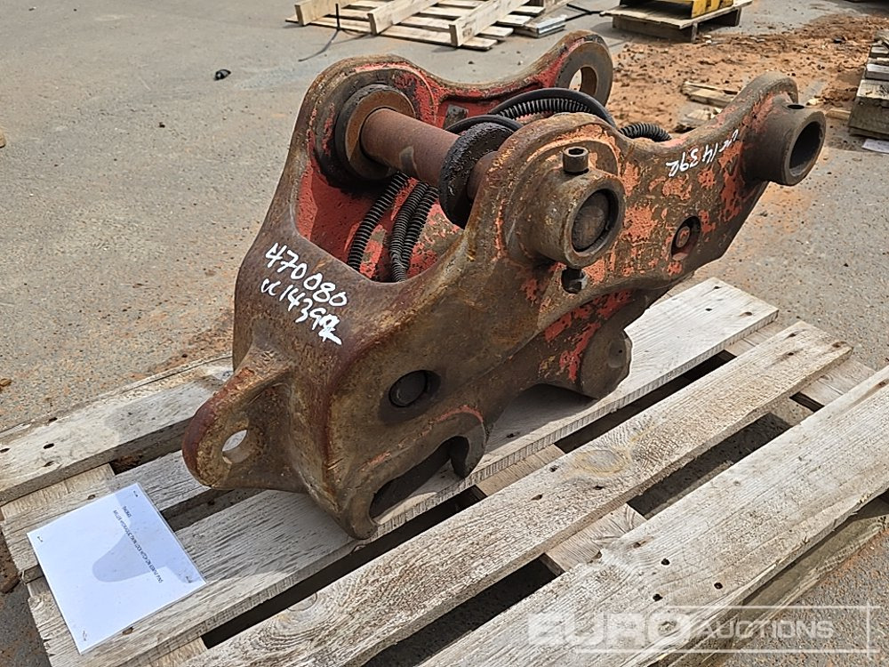 Hydraulic Double Lock QH 65mm Pin to suit 13 Ton Excavator - Quick coupler: picture 1 Hydraulic Double Lock QH 65mm Pin to suit 13 Ton Excavator - Quick coupler: picture 1