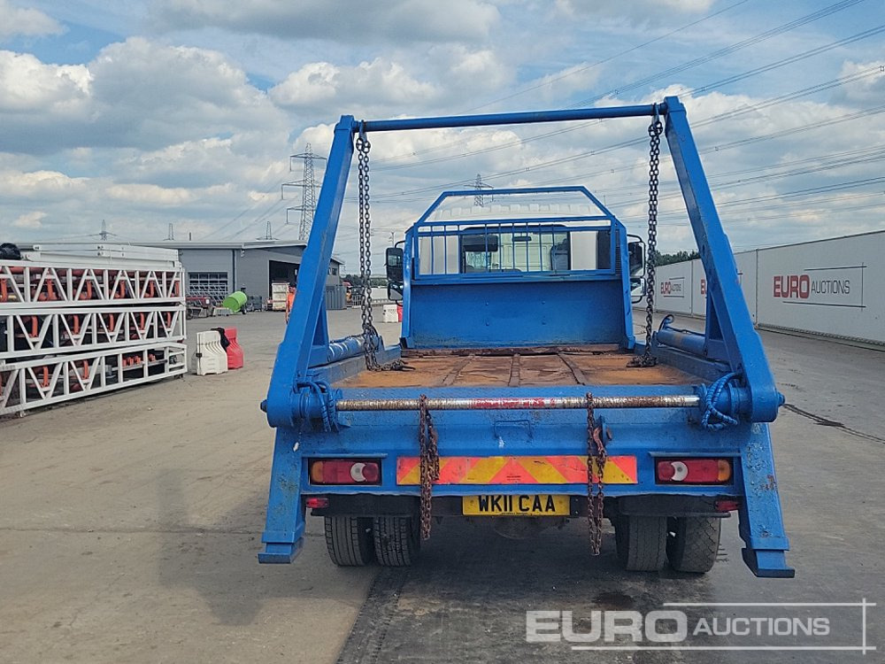 Isuzu F110.210 - Skip loader truck: picture 4 Isuzu F110.210 - Skip loader truck: picture 4