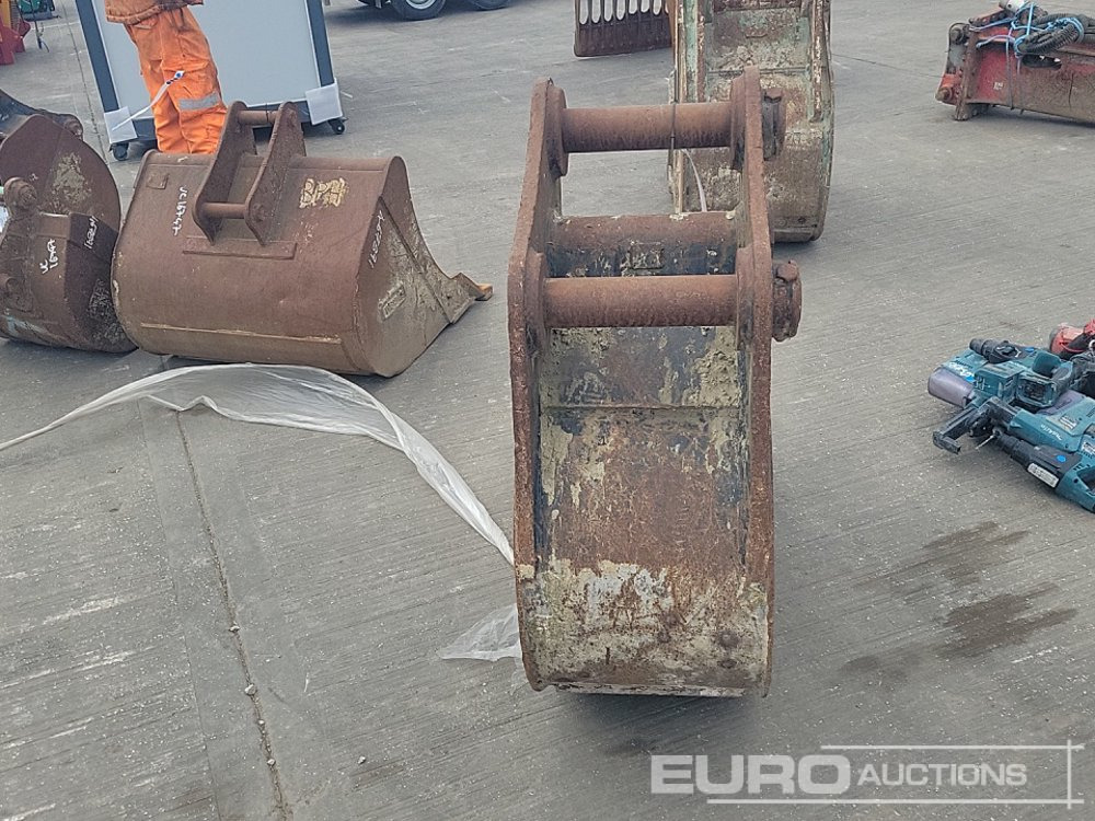 JCB 18" Digging Bucket 80mm Pin to suit 20 Ton Excavator - Bucket: picture 4 JCB 18" Digging Bucket 80mm Pin to suit 20 Ton Excavator - Bucket: picture 4