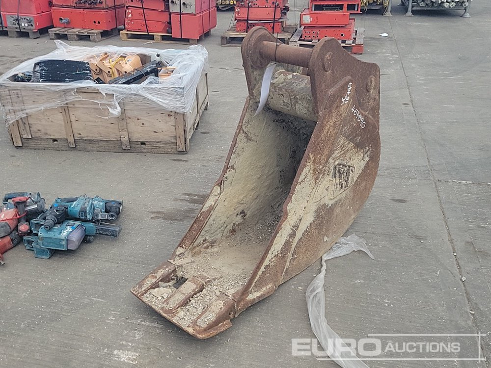 JCB 18" Digging Bucket 80mm Pin to suit 20 Ton Excavator - Bucket: picture 1 JCB 18" Digging Bucket 80mm Pin to suit 20 Ton Excavator - Bucket: picture 1