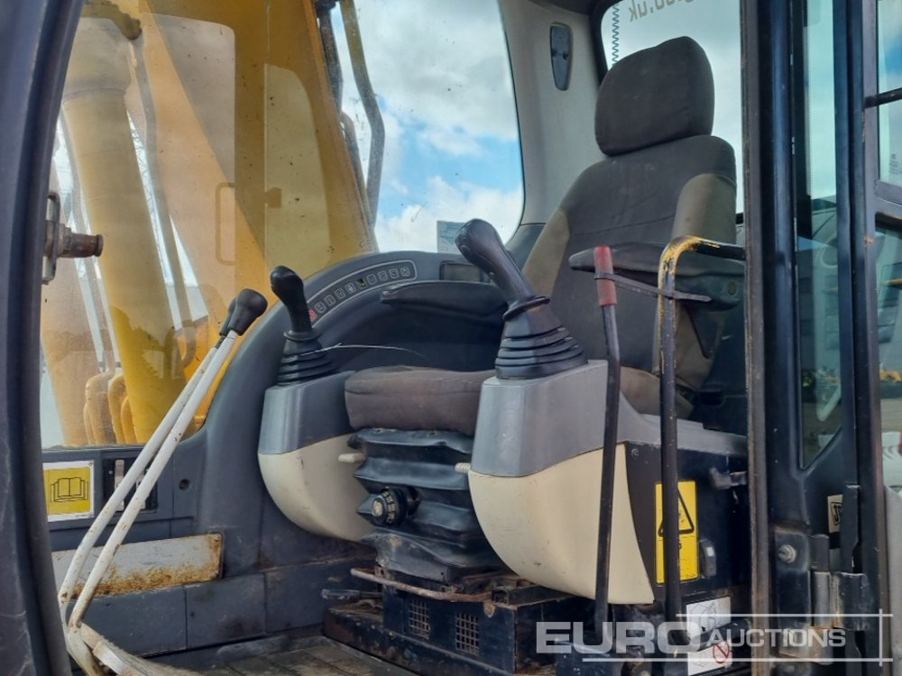 Crawler excavator JCB JS130LC: picture 32