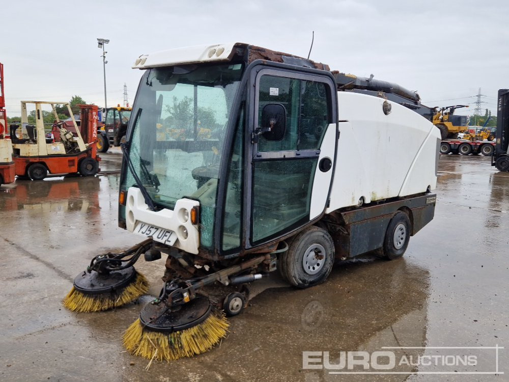 Johnston 142A 101T - Road sweeper: picture 1 Johnston 142A 101T - Road sweeper: picture 1