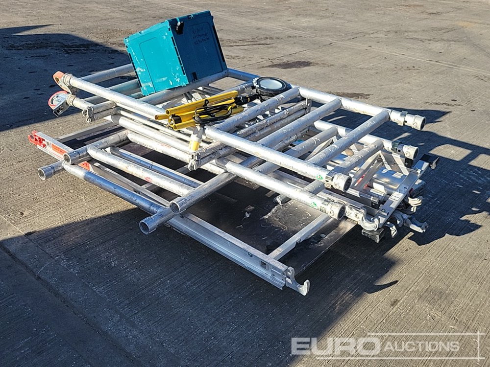 Makita Battery Hammer Drill, 110 Volt LED Tri Pod Light, Scaffold Tower, Ladder - Construction equipment: picture 3 Makita Battery Hammer Drill, 110 Volt LED Tri Pod Light, Scaffold Tower, Ladder - Construction equipment: picture 3