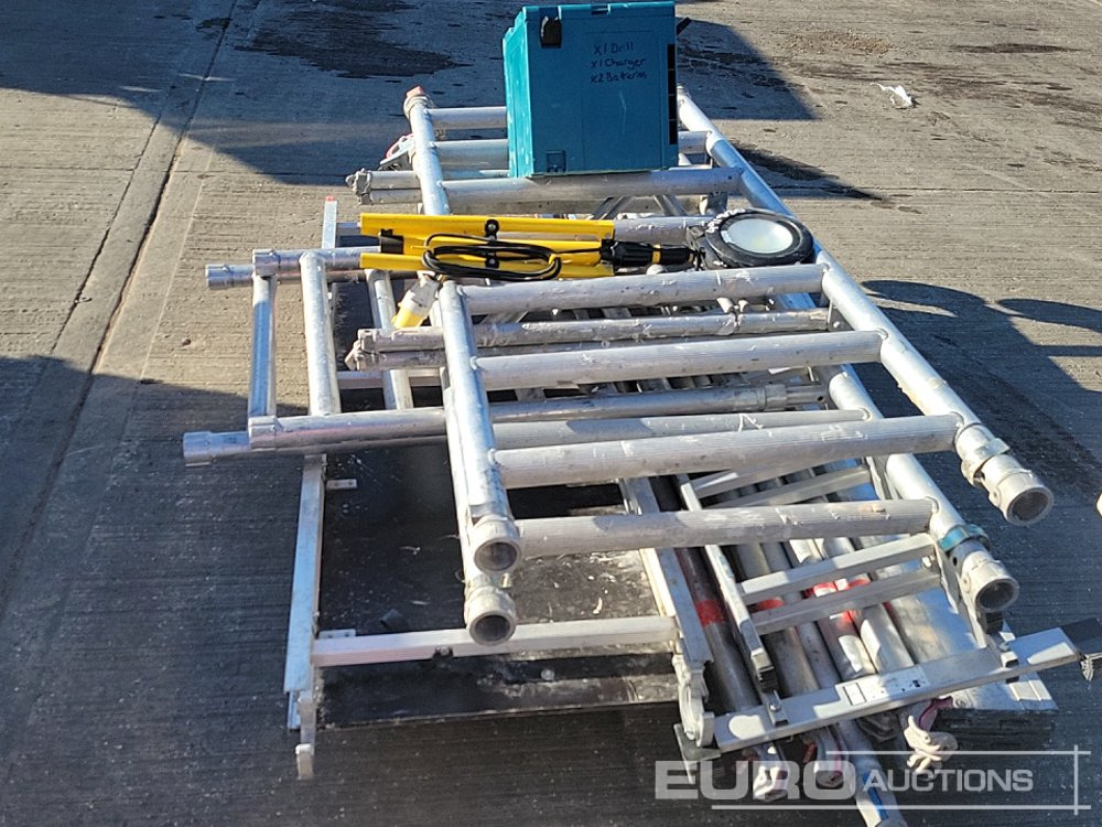 Makita Battery Hammer Drill, 110 Volt LED Tri Pod Light, Scaffold Tower, Ladder - Construction equipment: picture 4 Makita Battery Hammer Drill, 110 Volt LED Tri Pod Light, Scaffold Tower, Ladder - Construction equipment: picture 4