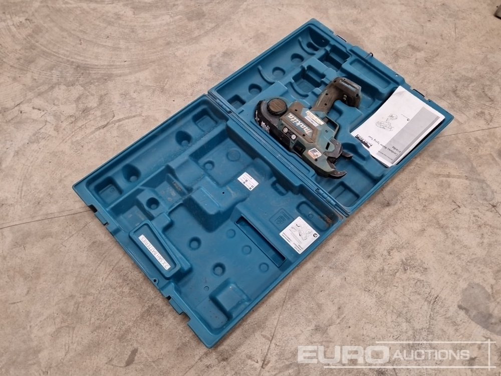 Makita DTR180 14.4/18V Cordless Rebar Tying Tool (Body & Case Only) - Construction equipment: picture 3 Makita DTR180 14.4/18V Cordless Rebar Tying Tool (Body & Case Only) - Construction equipment: picture 3