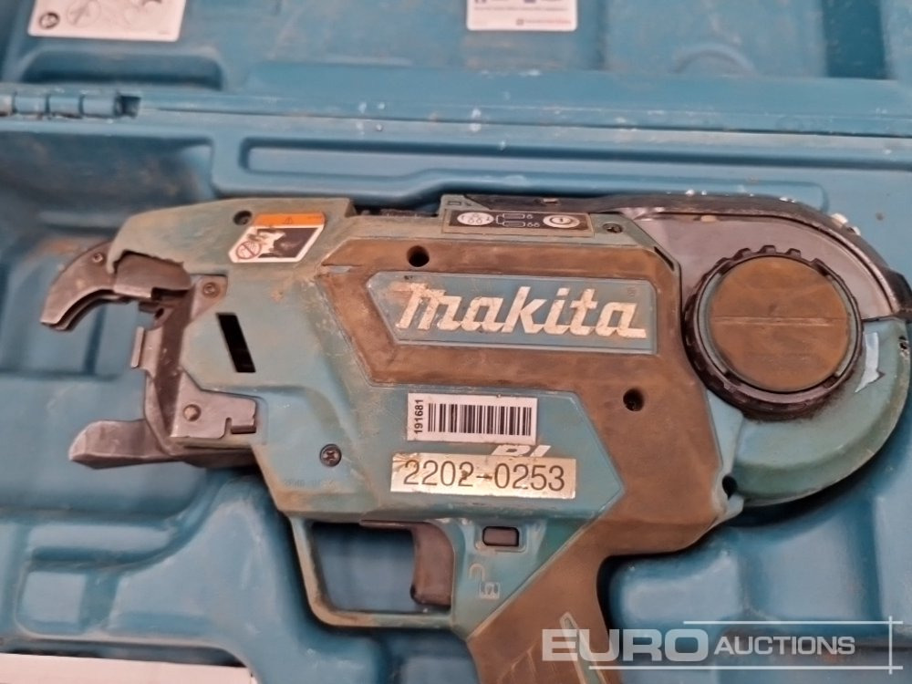 Makita DTR180 14.4/18V Cordless Rebar Tying Tool (Body & Case Only) - Construction equipment: picture 5 Makita DTR180 14.4/18V Cordless Rebar Tying Tool (Body & Case Only) - Construction equipment: picture 5