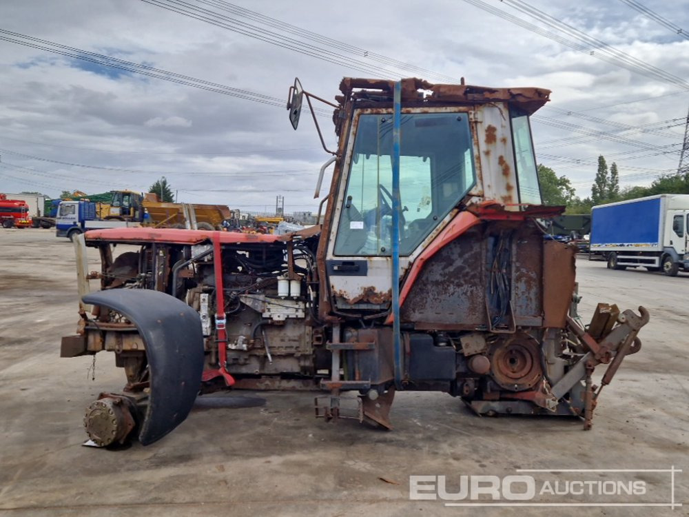 Massey Ferguson 4WD Tractor, 3 Spool Valve (Spares) - Farm tractor: picture 2 Massey Ferguson 4WD Tractor, 3 Spool Valve (Spares) - Farm tractor: picture 2