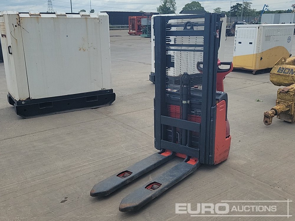 2008 Linde L12 - Material handling equipment: picture 1 2008 Linde L12 - Material handling equipment: picture 1