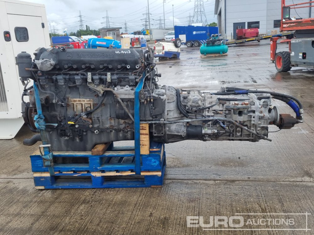 Mercedes 6 Cylinder Engine, Gearbox, Pump - Engine: picture 2 Mercedes 6 Cylinder Engine, Gearbox, Pump - Engine: picture 2
