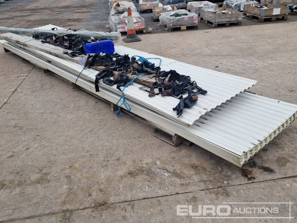 Pallet of 19 & 17' Plastic Sheeting, Curtainsider Straps - Construction equipment: picture 4 Pallet of 19 & 17' Plastic Sheeting, Curtainsider Straps - Construction equipment: picture 4