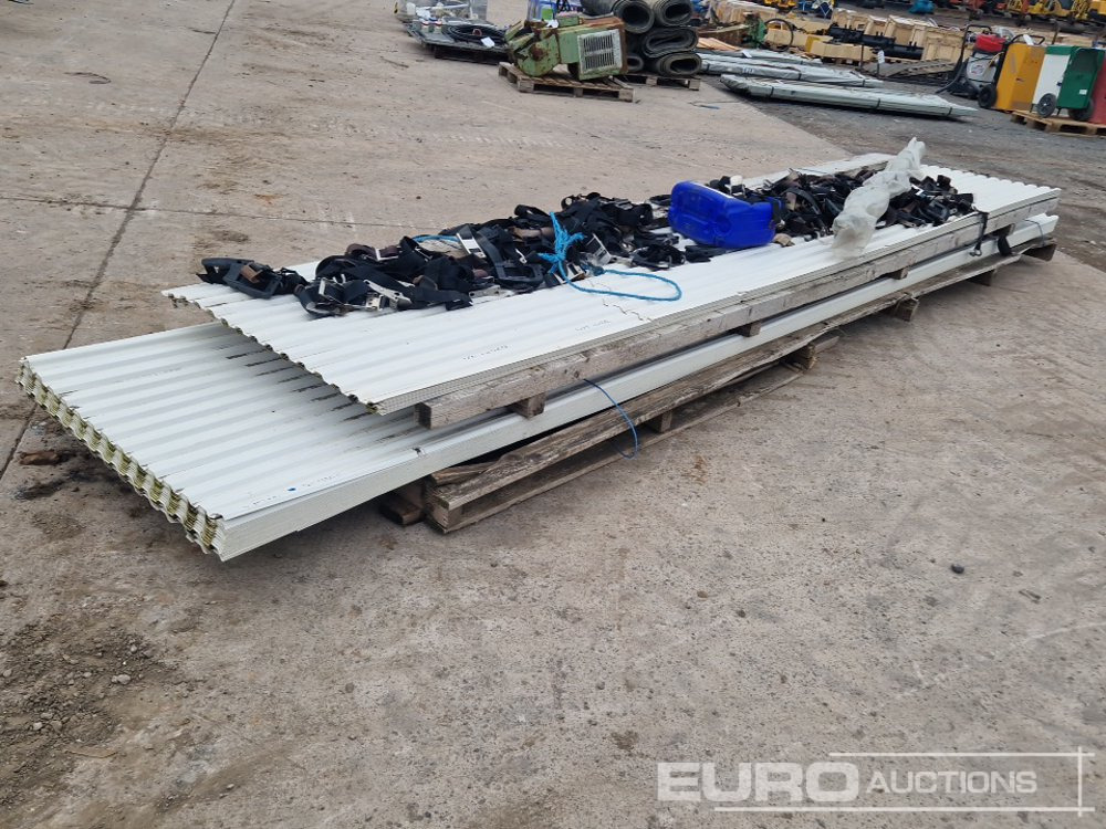 Pallet of 19 & 17' Plastic Sheeting, Curtainsider Straps - Construction equipment: picture 1 Pallet of 19 & 17' Plastic Sheeting, Curtainsider Straps - Construction equipment: picture 1
