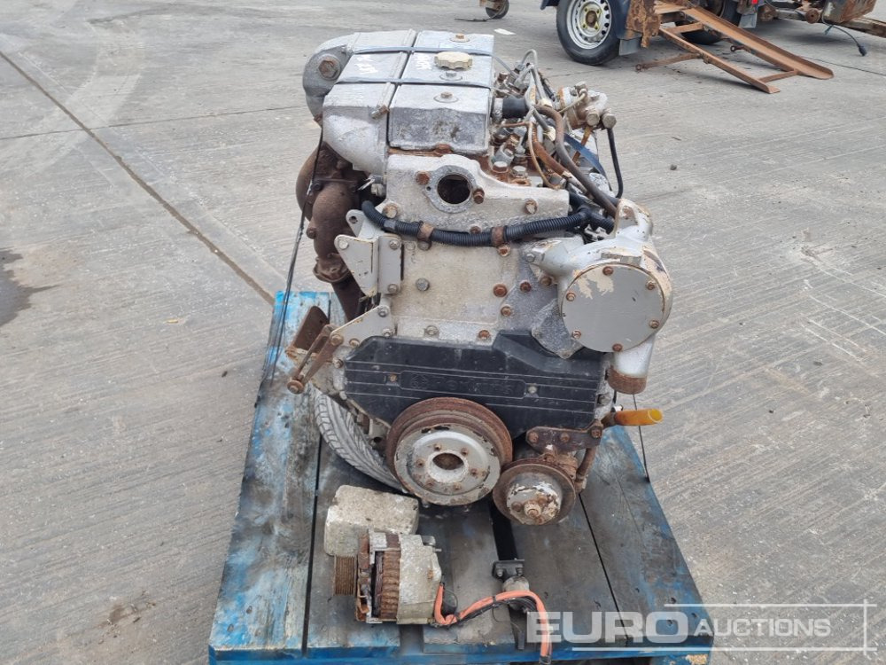 Perkins 4 Cylinder Engine - Engine: picture 2 Perkins 4 Cylinder Engine - Engine: picture 2