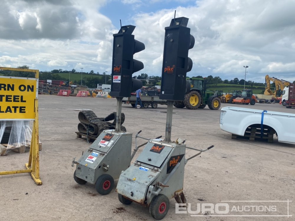Pike Traffic Light Set - Construction equipment: picture 1 Pike Traffic Light Set - Construction equipment: picture 1