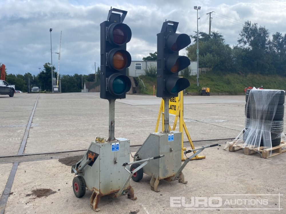 Pike Traffic Light Set - Construction equipment: picture 3 Pike Traffic Light Set - Construction equipment: picture 3