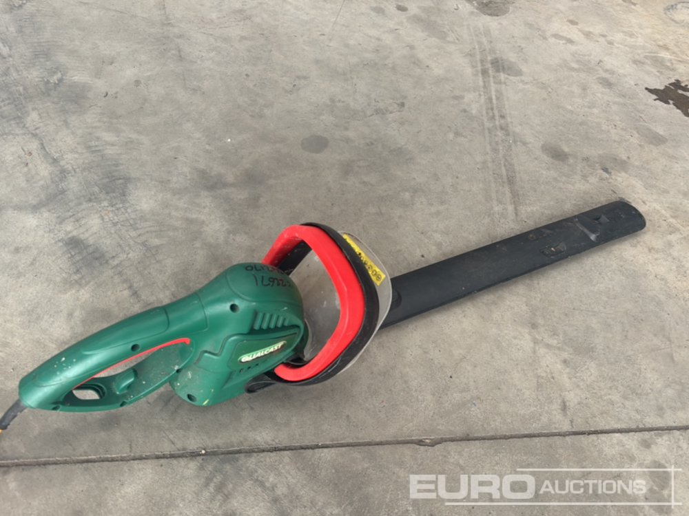 Qualcast 240 Volt Hedge Trimmer - Construction equipment: picture 3 Qualcast 240 Volt Hedge Trimmer - Construction equipment: picture 3