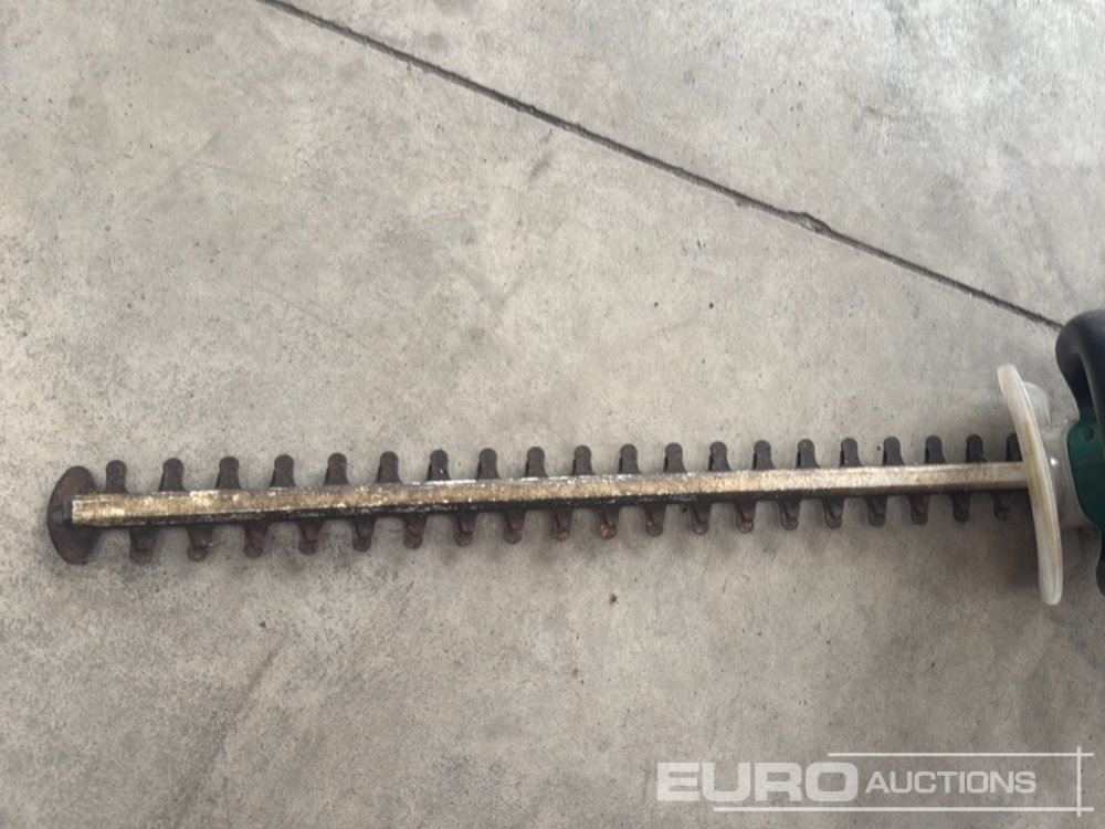 Qualcast 240 Volt Hedge Trimmer - Construction equipment: picture 5 Qualcast 240 Volt Hedge Trimmer - Construction equipment: picture 5