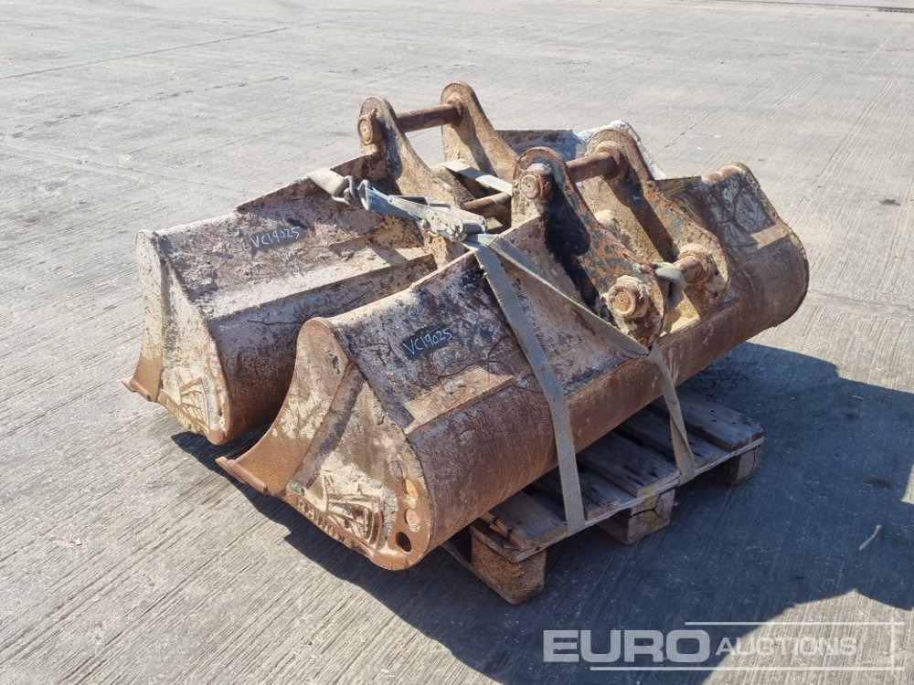 Rhinox 62", 62" Ditching Bucket 50mm Pin to suit 6-8 Ton Excavator - Bucket: picture 3 Rhinox 62", 62" Ditching Bucket 50mm Pin to suit 6-8 Ton Excavator - Bucket: picture 3