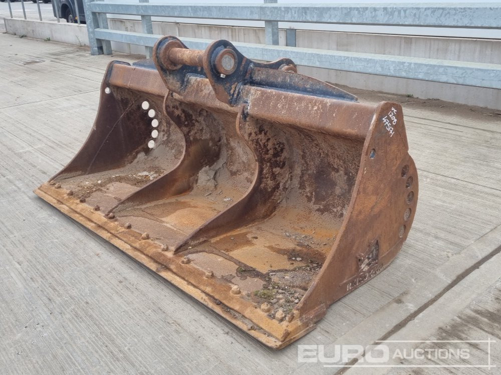 Rhinox 84" Ditching Bucket 80mm Pin to suit 20 Ton Excavator - Bucket: picture 1 Rhinox 84" Ditching Bucket 80mm Pin to suit 20 Ton Excavator - Bucket: picture 1