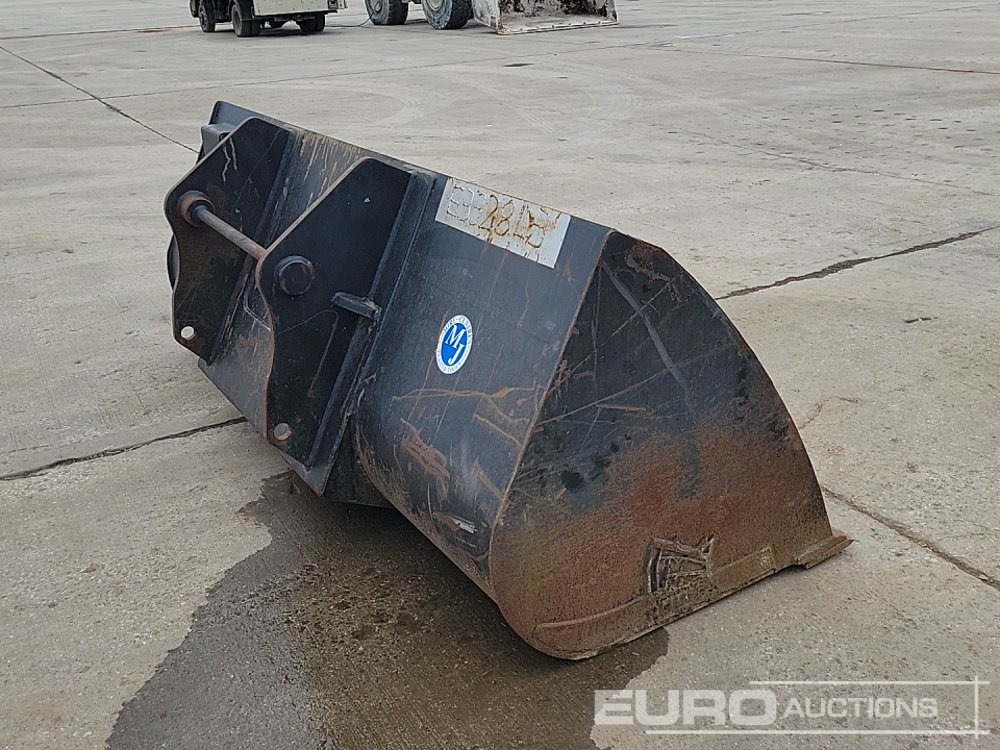 Rhinox 90" Loading Bucket to suit Telehandler - Bucket: picture 5 Rhinox 90" Loading Bucket to suit Telehandler - Bucket: picture 5