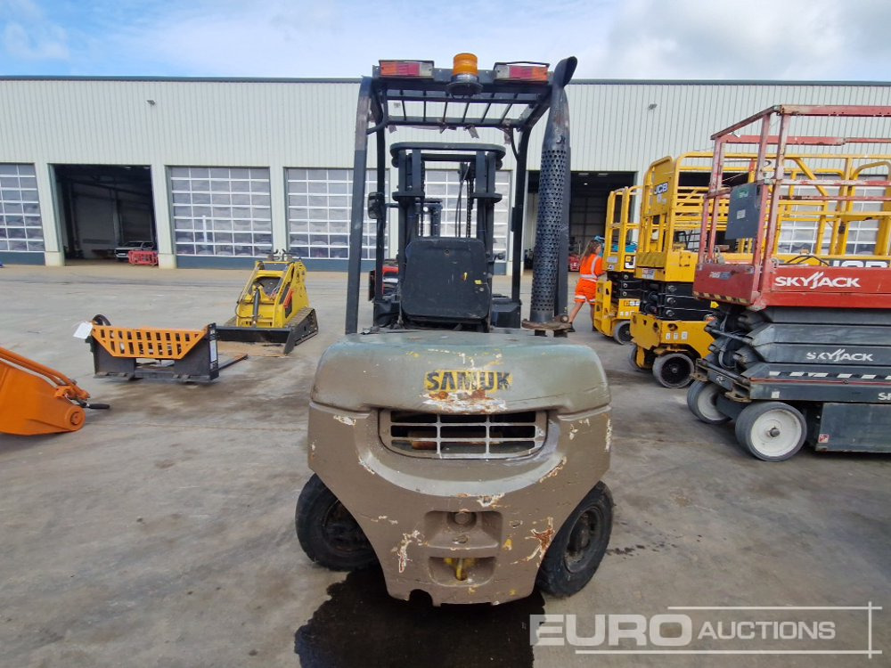 Samuk Diesel Forklift, 2 Stage Mast, Side Shift (No Steering & Hydraulic Leak) - Diesel forklift: picture 4 Samuk Diesel Forklift, 2 Stage Mast, Side Shift (No Steering & Hydraulic Leak) - Diesel forklift: picture 4