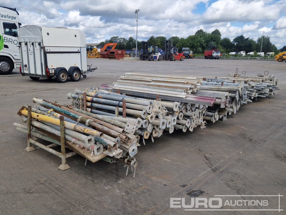 Selection of Shuttering Props, Shoring Props, Kwikstage Poles, Galvanised Rails, Frame Work Supports (10 Stillages of) - Construction equipment: picture 5 Selection of Shuttering Props, Shoring Props, Kwikstage Poles, Galvanised Rails, Frame Work Supports (10 Stillages of) - Construction equipment: picture 5
