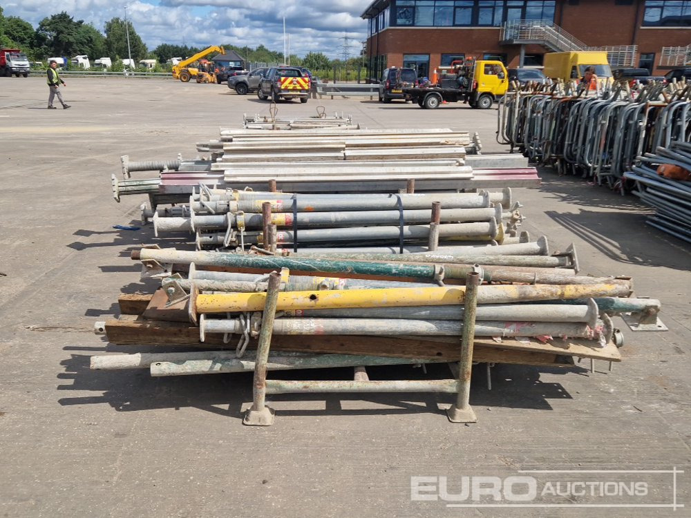 Selection of Shuttering Props, Shoring Props, Kwikstage Poles, Galvanised Rails, Frame Work Supports (10 Stillages of) - Construction equipment: picture 4 Selection of Shuttering Props, Shoring Props, Kwikstage Poles, Galvanised Rails, Frame Work Supports (10 Stillages of) - Construction equipment: picture 4