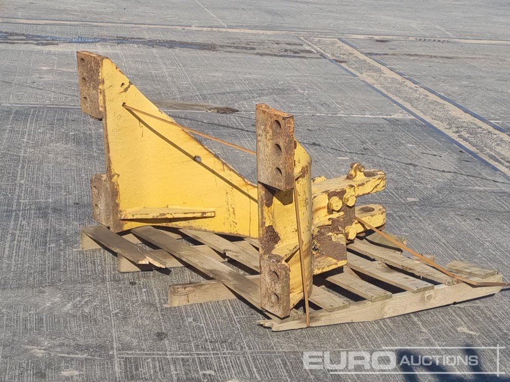 CAT Towing Attachment to suit Dozer - Spare parts: picture 1 CAT Towing Attachment to suit Dozer - Spare parts: picture 1