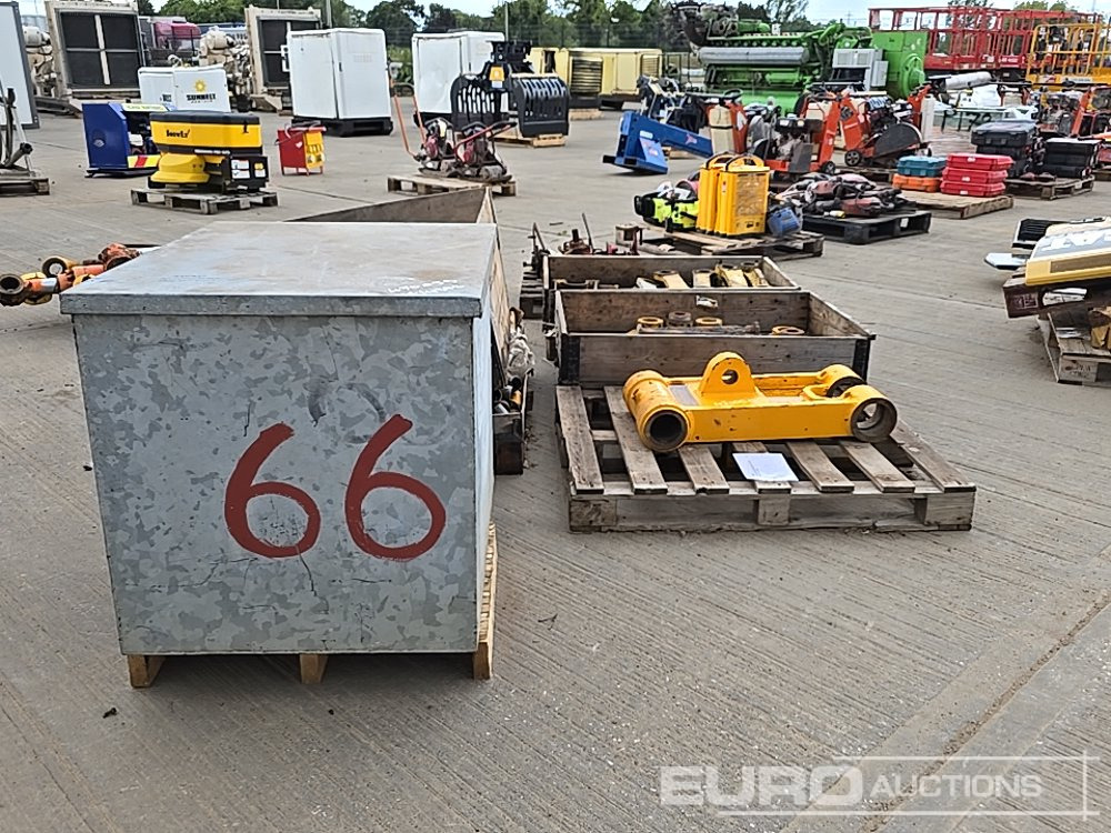 Taarup Mower Gearbox (2 of), Pallet of Tipping/Bucket Links, Pallet of Bucket Pins, JCB Bucket Link, Pallet of Bushes, Steel Vault, Chain Pullers - Spare parts: picture 4 Taarup Mower Gearbox (2 of), Pallet of Tipping/Bucket Links, Pallet of Bucket Pins, JCB Bucket Link, Pallet of Bushes, Steel Vault, Chain Pullers - Spare parts: picture 4