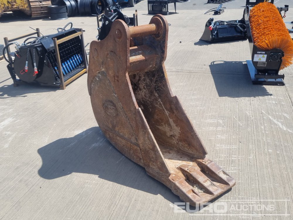 Strickland 18" Digging Bucket 80mm Pin to suit 20 Ton Excavator - Bucket: picture 1 Strickland 18" Digging Bucket 80mm Pin to suit 20 Ton Excavator - Bucket: picture 1