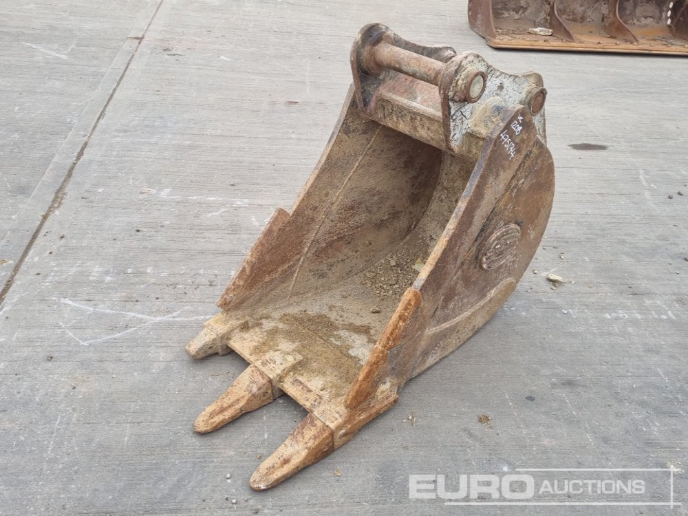 Strickland 24" Digging Bucket 65mm Pin to suit 13 Ton Excavator - Bucket: picture 1 Strickland 24" Digging Bucket 65mm Pin to suit 13 Ton Excavator - Bucket: picture 1