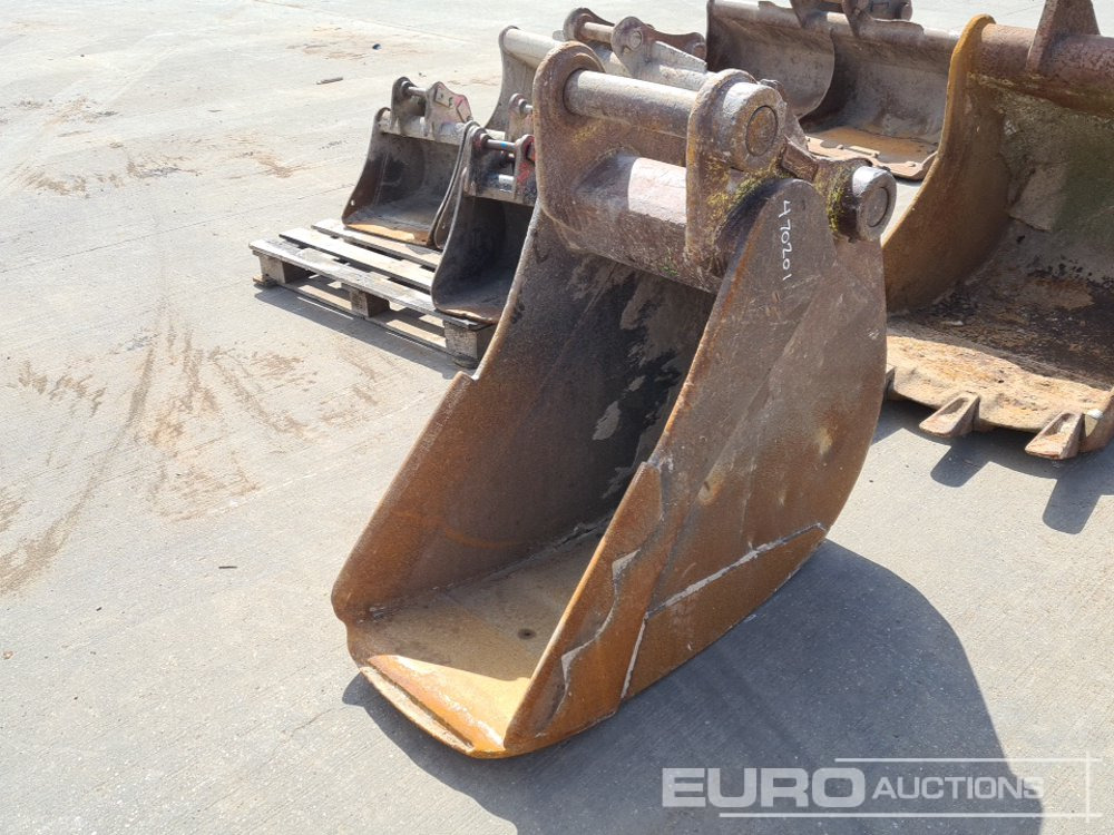Strickland 24" Digging Bucket 80mm Pin to suit 20 Ton Excavator - Bucket: picture 1 Strickland 24" Digging Bucket 80mm Pin to suit 20 Ton Excavator - Bucket: picture 1