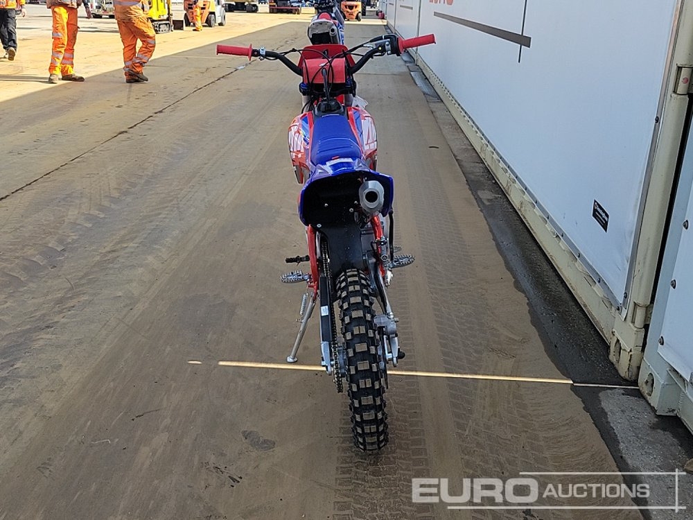 Unused 2025 Apollo Thunder 125cc Motorcross Bike, 17" Front, 14" Rear Tyres,  Electric Start, Air Cooled, Hydraulic Suspension, Disc Brakes, Lighting Kit (UNASSEMBLED) - Motorcycle: picture 4 Unused 2025 Apollo Thunder 125cc Motorcross Bike, 17" Front, 14" Rear Tyres,  Electric Start, Air Cooled, Hydraulic Suspension, Disc Brakes, Lighting Kit (UNASSEMBLED) - Motorcycle: picture 4
