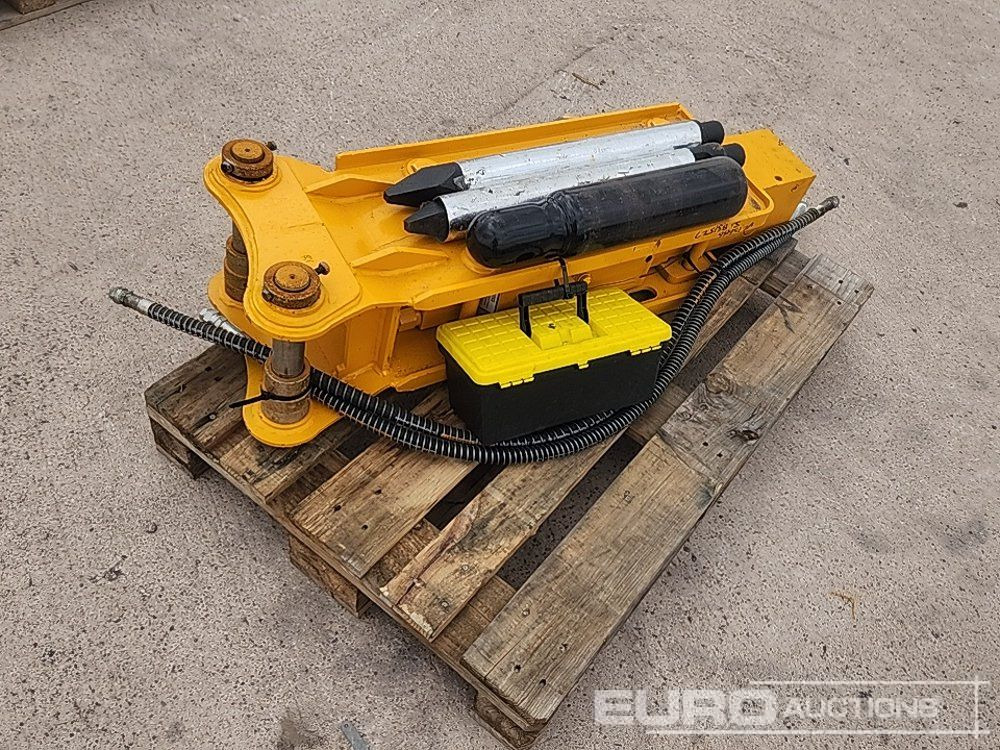 Unused 2025 BLK 680 - Hydraulic hammer: picture 1 Unused 2025 BLK 680 - Hydraulic hammer: picture 1